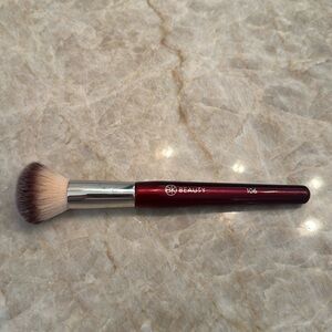 BK Beauty 106 round foundation on brush